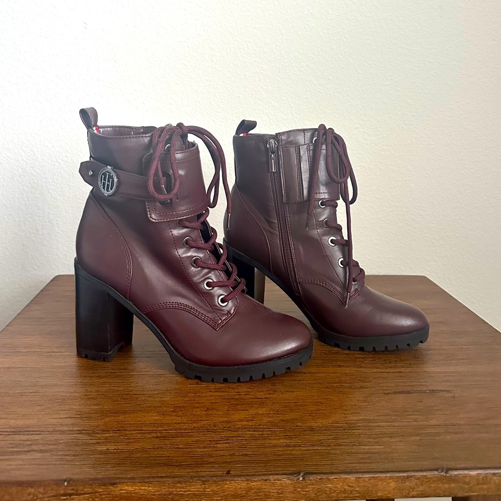 Tommy Hilfiger Size 7 Burgundy Lace up Platform Boots / Booties